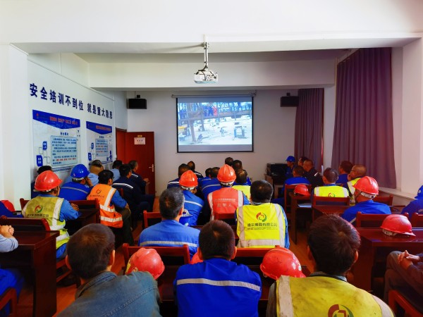 131686626074176348.jpg 工程部安全生产月活动.jpg