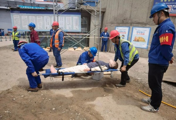 011688177457214347.jpg 高空坠落演练02.jpg