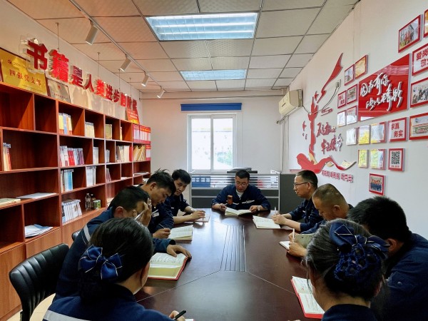 031688365602631401.jpg 电石党支部座谈会.jpg