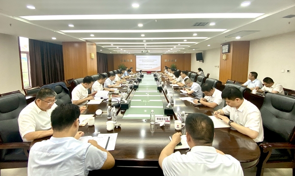 131689230896560199.jpg 中心组研讨.jpg