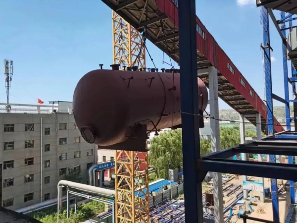 201689812341122954.jpg 除氧器吊装.jpg