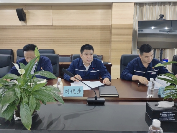 211689929784795158.jpg 宣贯上级会议 (2).jpg