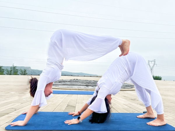 211689930612867794.jpg 户外瑜伽04.jpg