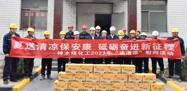 261690360859210628.jpg 纪委书记送清凉.jpg