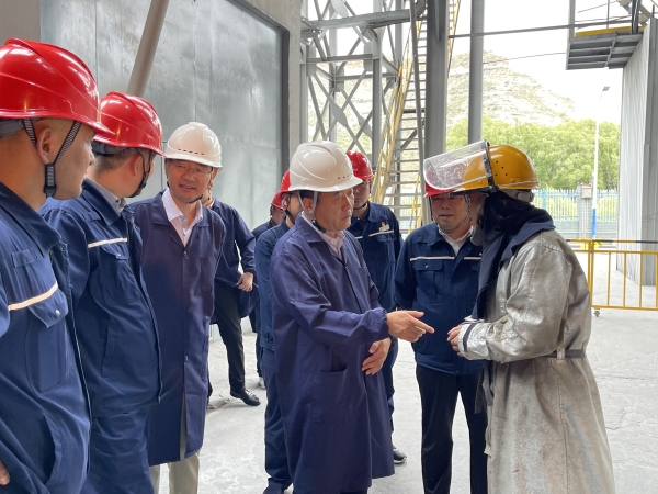 011690882119689875.jpg 雷宏春慰问02.jpg