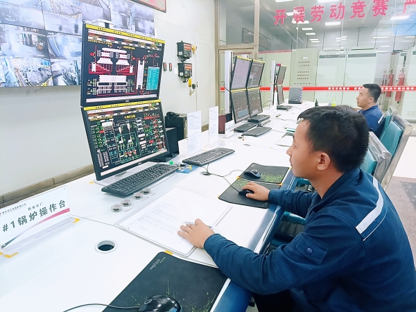 231692782026141722.jpg 高温坚守02.jpg