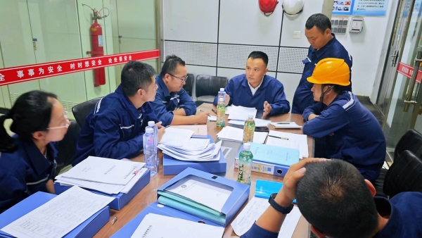 041693820131108350.jpg 夯实班组建设01.jpg