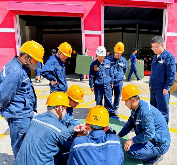 181695032511543035.jpg 促发展03.jpg