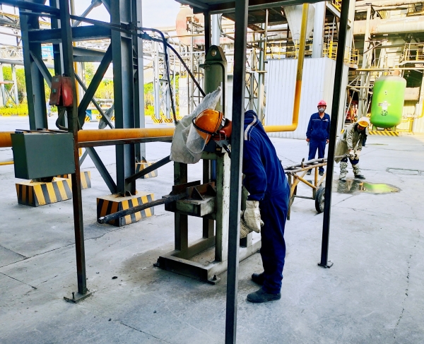 181695032708176730.jpg 校钎机02.jpg