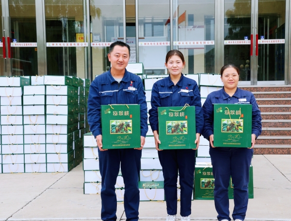 201695201712680548.jpg 发放福利02.jpg