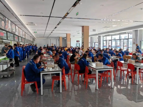 201695203018333398.jpg 办实事07.jpg