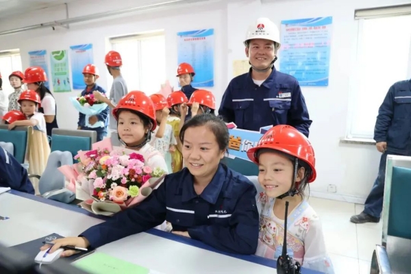 201695203131200024.jpg 办实事14.jpg