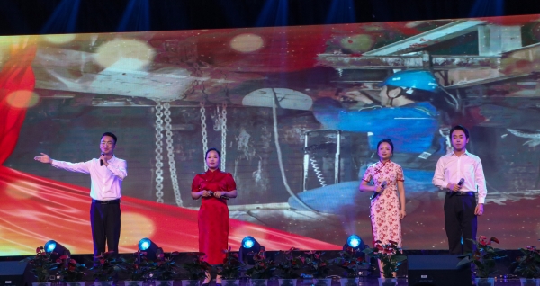 281695887423109284.jpg 中秋晚会07.jpg