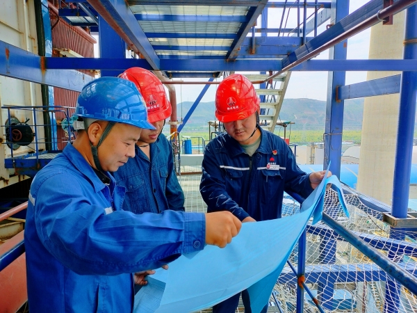 011696152183227818.jpg 坚守奉献 (2).jpg