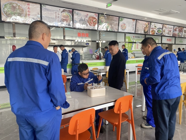 031696293026733585.jpg 雷宏春慰问天元02.jpg