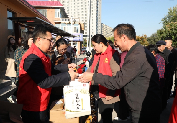 231698022607345977.jpg 双报到02.jpg