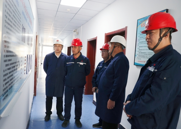 031699001302194891.jpg 王鑫峰调研02.jpg