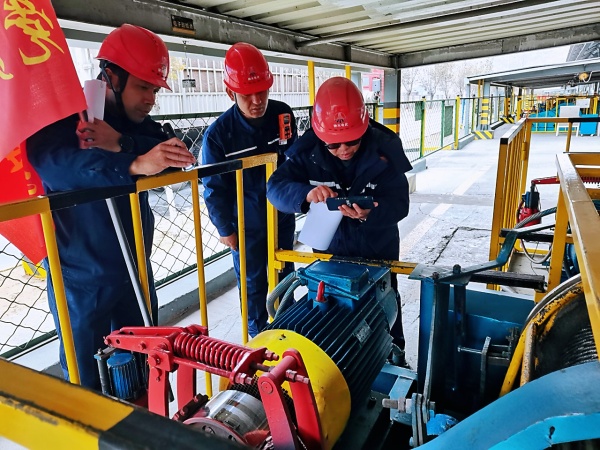 271701085386208545.jpg 电石支部保安全 (3).jpg